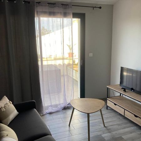 Studio Meuble Du Bourg Puymiclan ภายนอก รูปภาพ