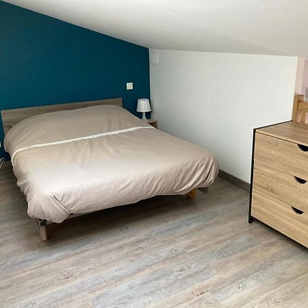 Studio Meuble Du Bourg Puymiclan ภายนอก รูปภาพ
