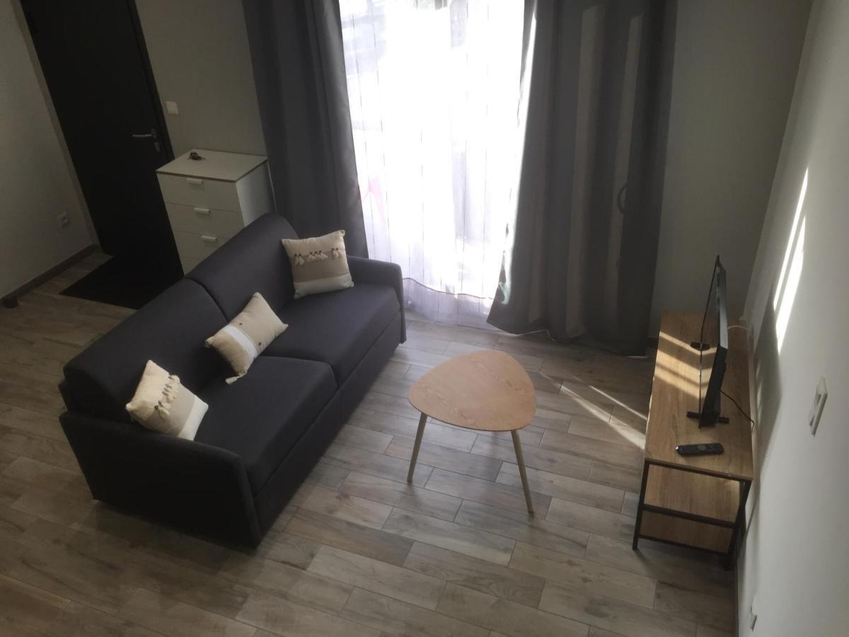 Studio Meuble Du Bourg Puymiclan ภายนอก รูปภาพ