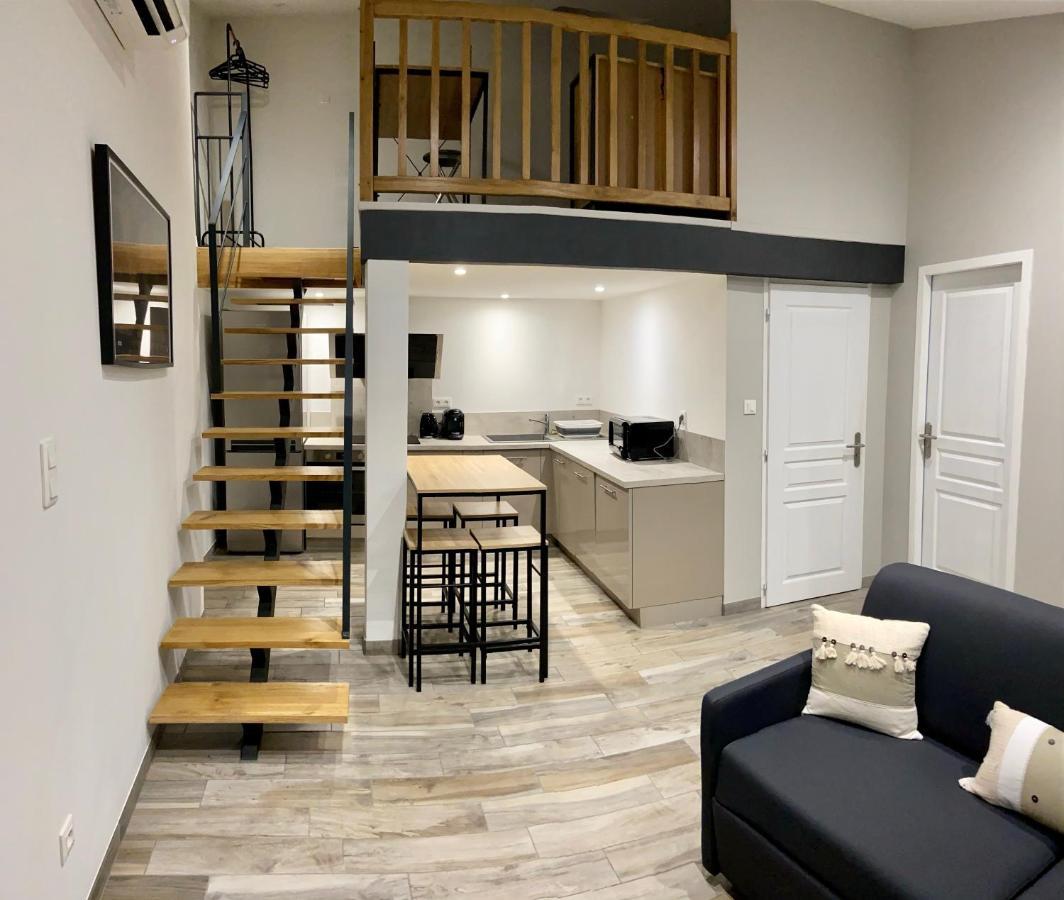 Studio Meuble Du Bourg Puymiclan ภายนอก รูปภาพ