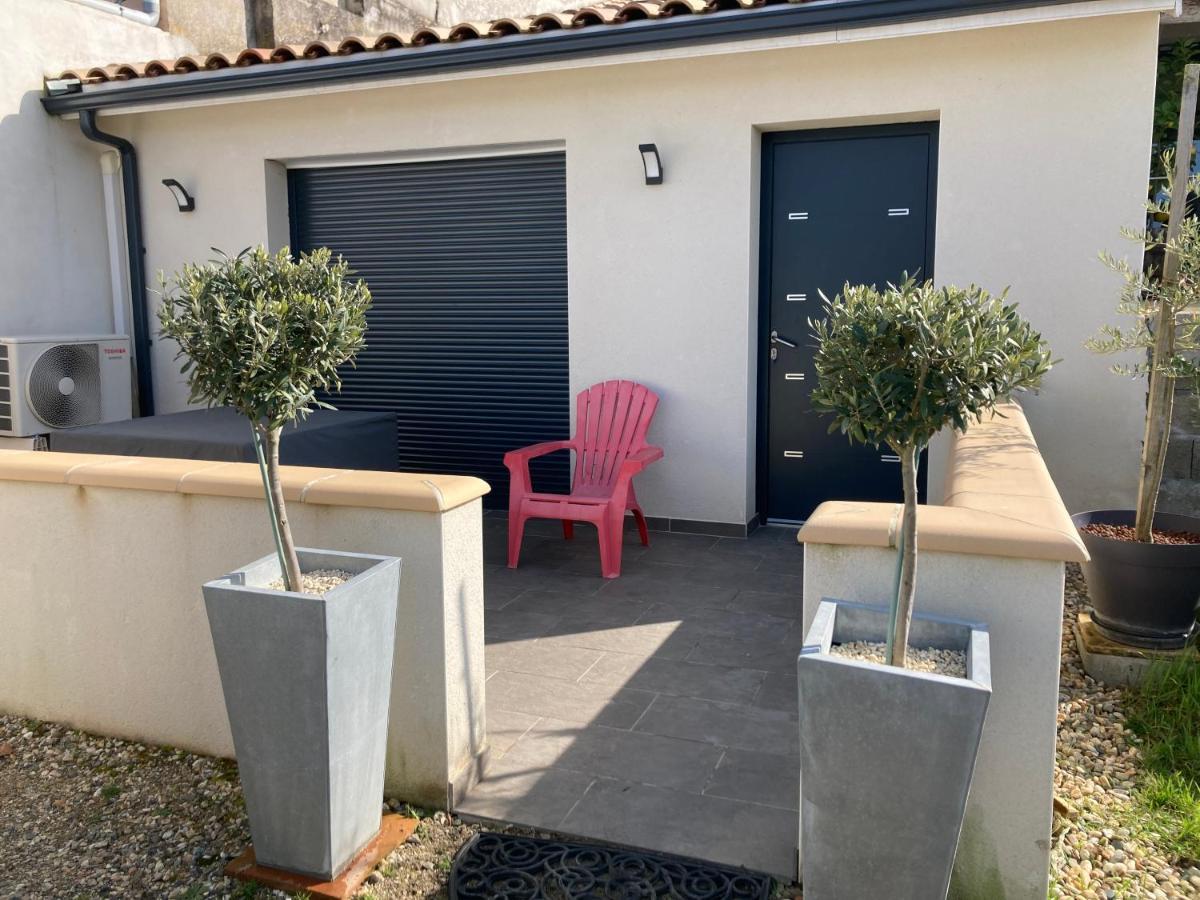 Studio Meuble Du Bourg Puymiclan ภายนอก รูปภาพ