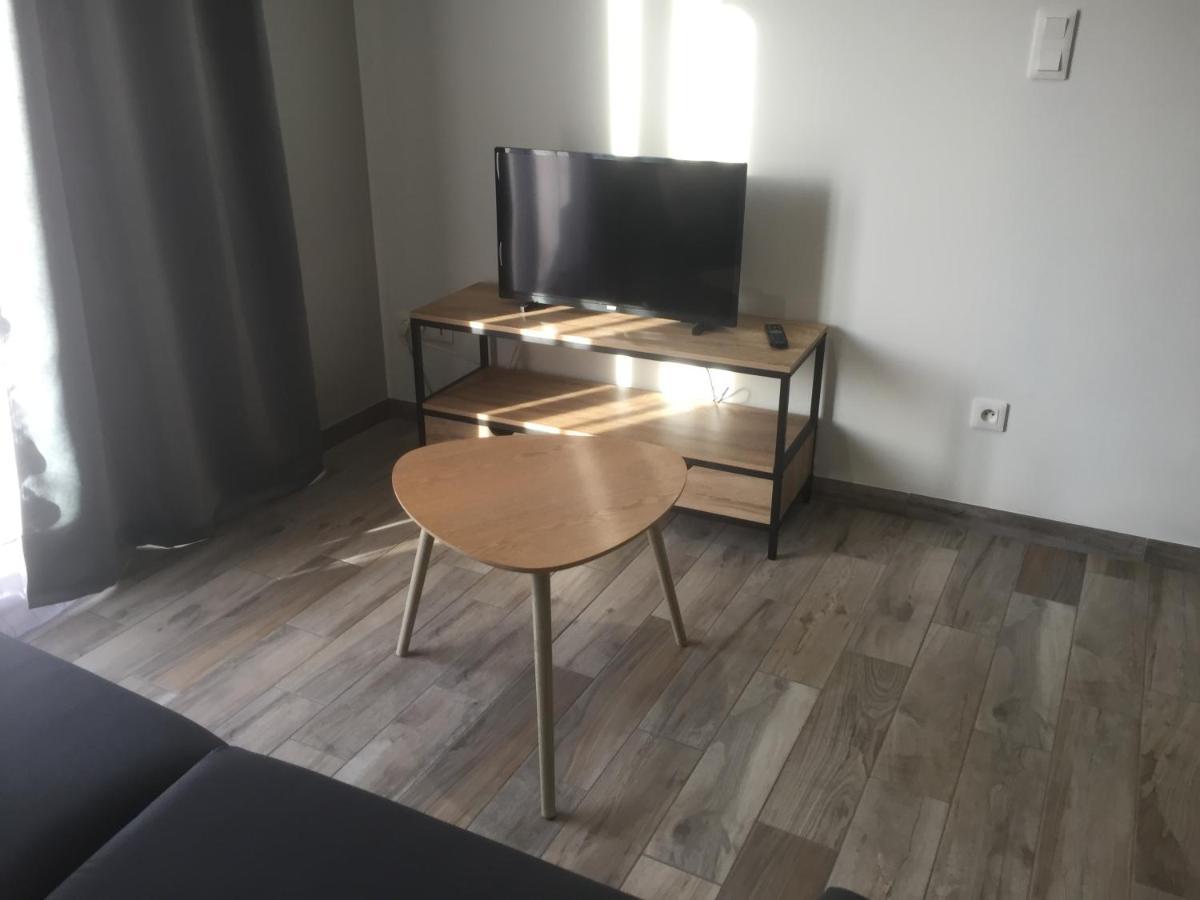 Studio Meuble Du Bourg Puymiclan ภายนอก รูปภาพ