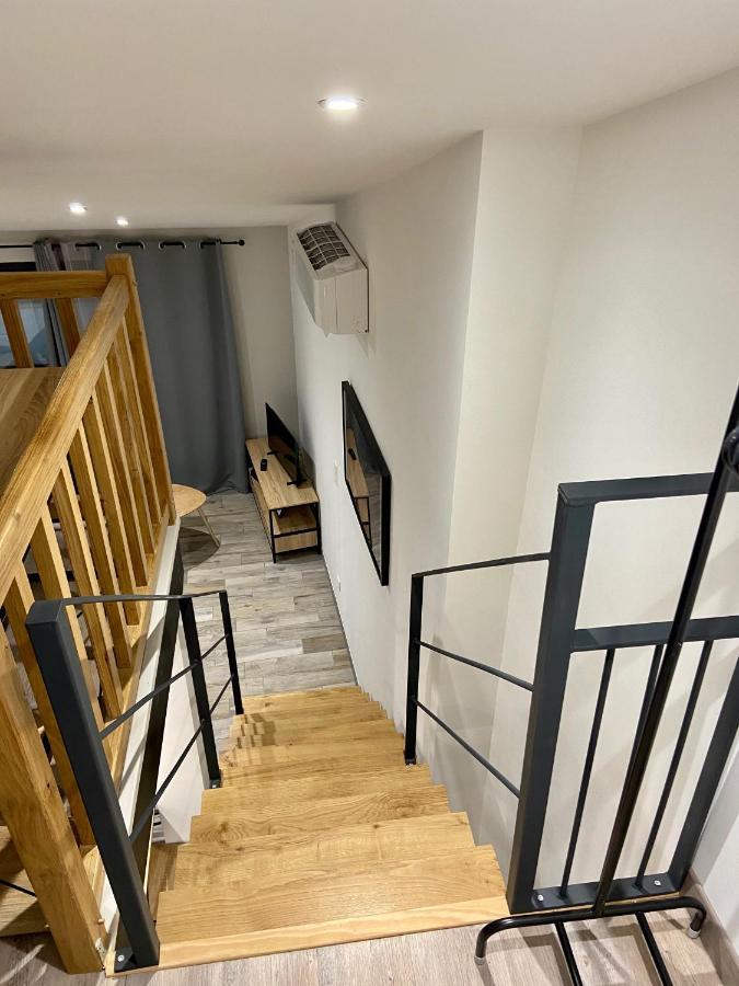 Studio Meuble Du Bourg Puymiclan ภายนอก รูปภาพ