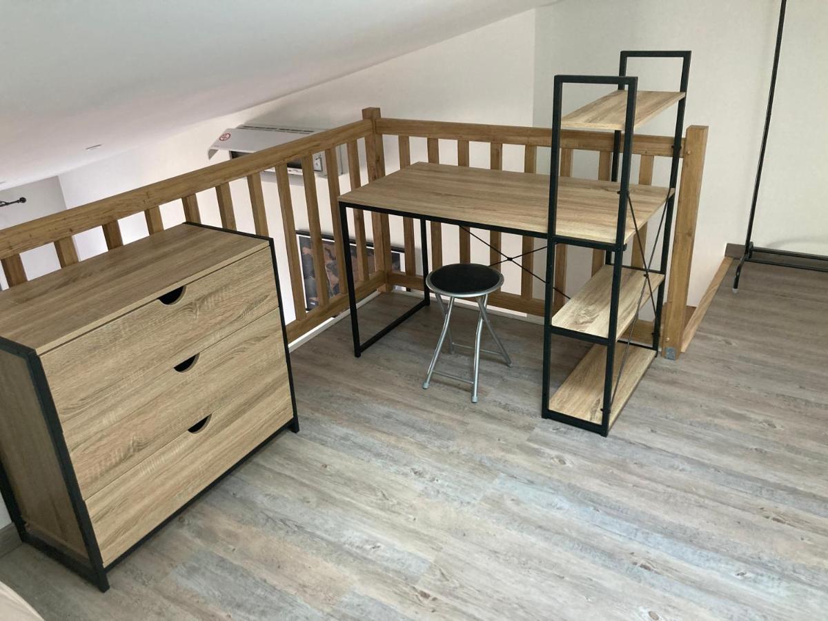 Studio Meuble Du Bourg Puymiclan ภายนอก รูปภาพ