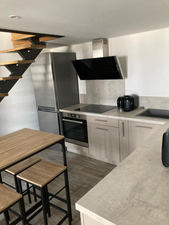 Studio Meuble Du Bourg Puymiclan ภายนอก รูปภาพ